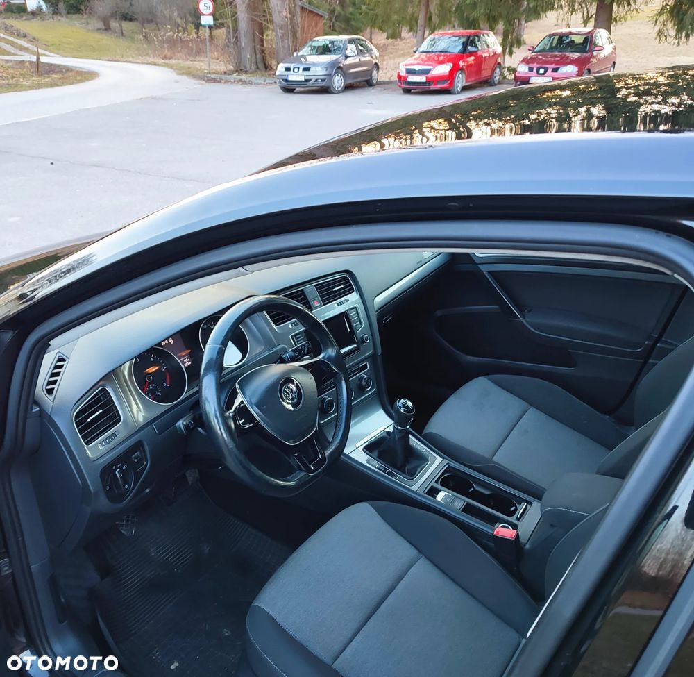 Volkswagen Golf - 22