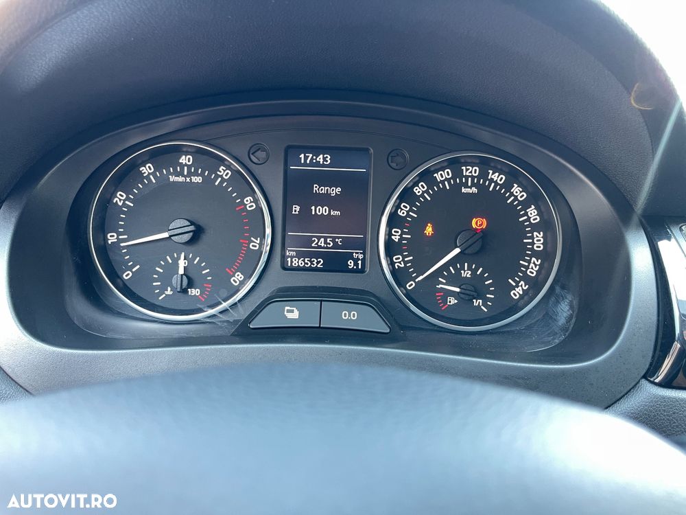 Skoda RAPID 1.2 TSI Ambition - 39