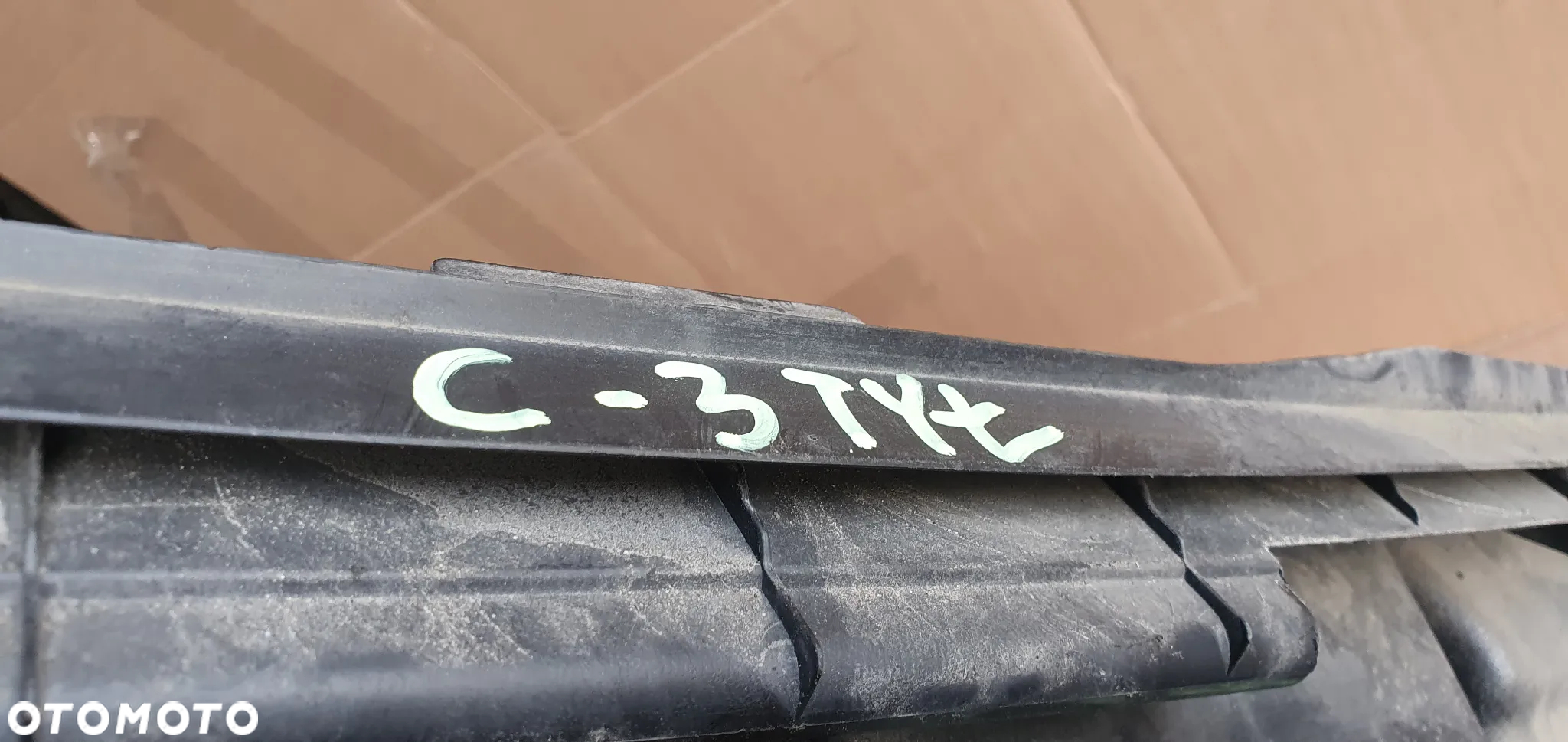 Ślizg zderzaka tył tylny środkowy Citroen C3 9642635377 - 7
