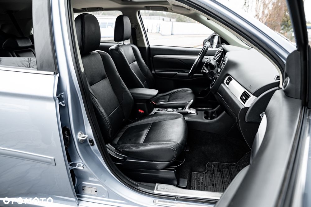 Mitsubishi Outlander 2.0 4WD Plus - 24