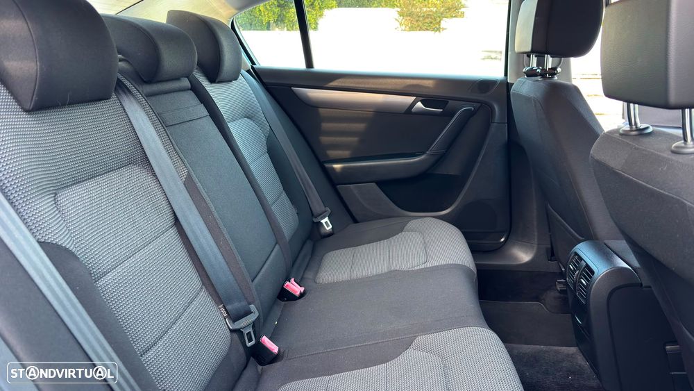 VW Passat 1.6 TDI BlueMotion - 10