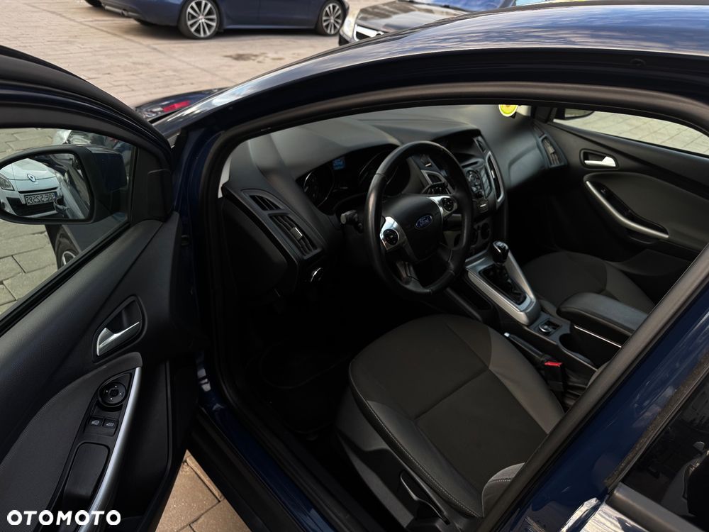 Ford Focus 1.6 Edition - 16