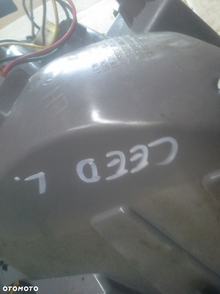 Kia Ceed I 5D HB lampy tylne EU - 11