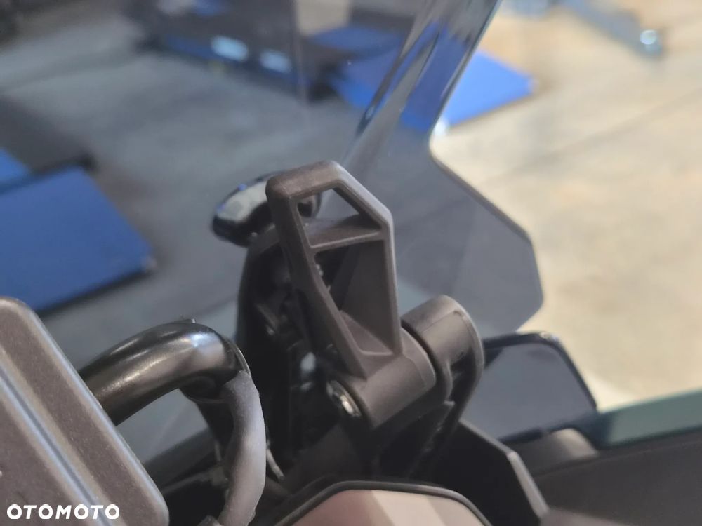 BMW XR - 19
