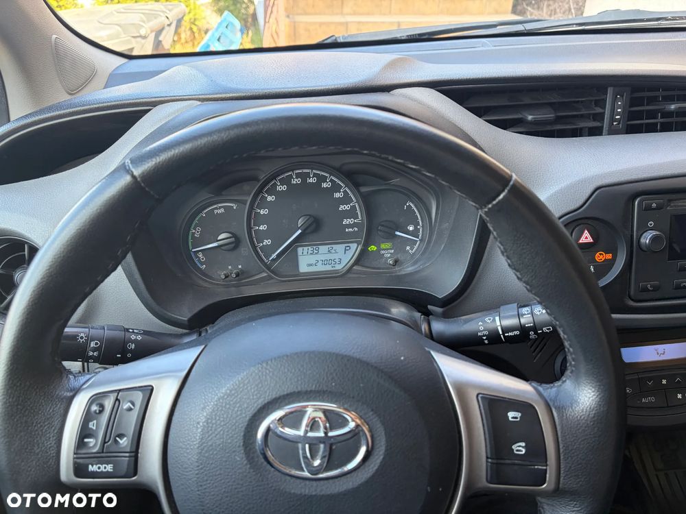 Toyota Yaris Hybrid 100 Active EU6 - 12