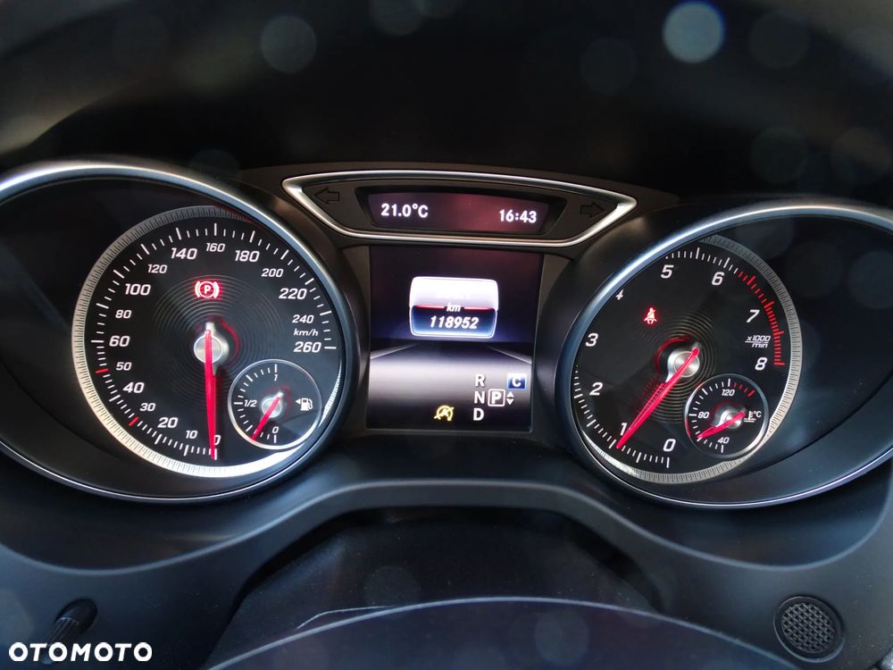Mercedes-Benz CLA 180 7G-DCT Urban - 8