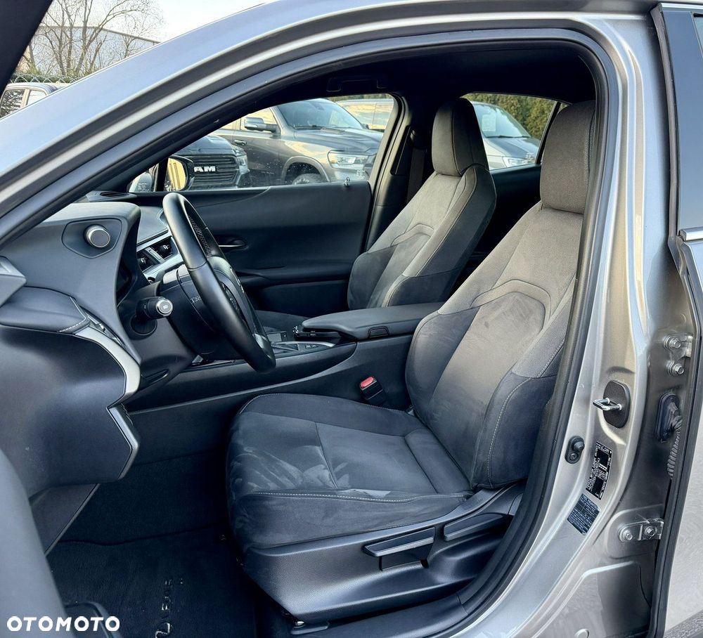 Lexus UX - 15