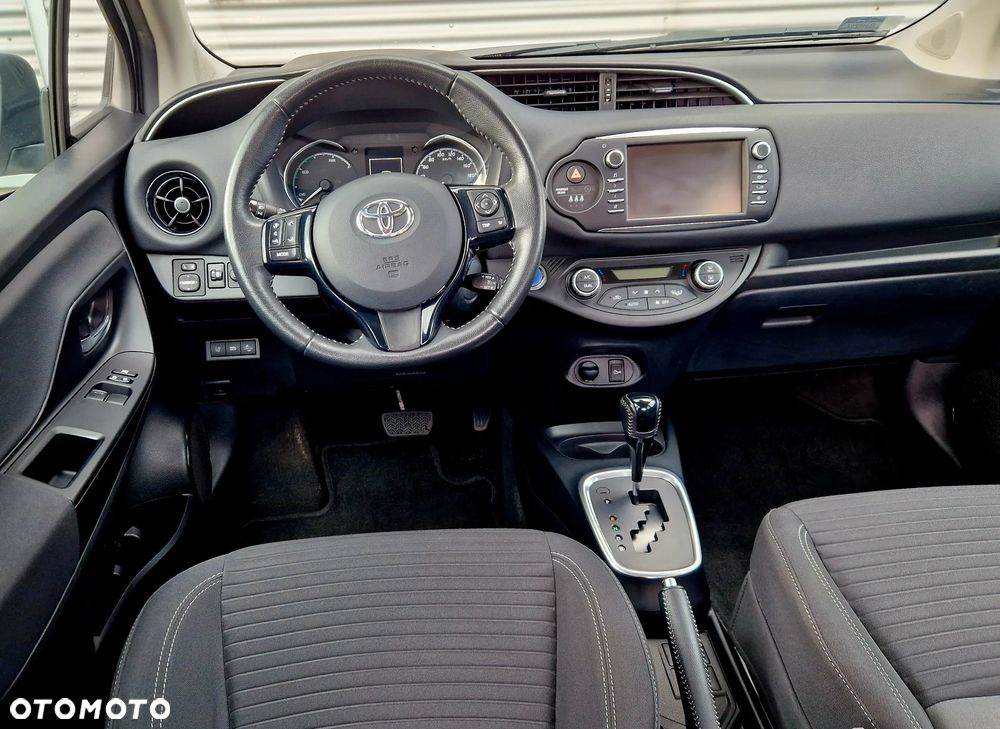 Toyota Yaris Hybrid 100 Dynamic EU6 - 6