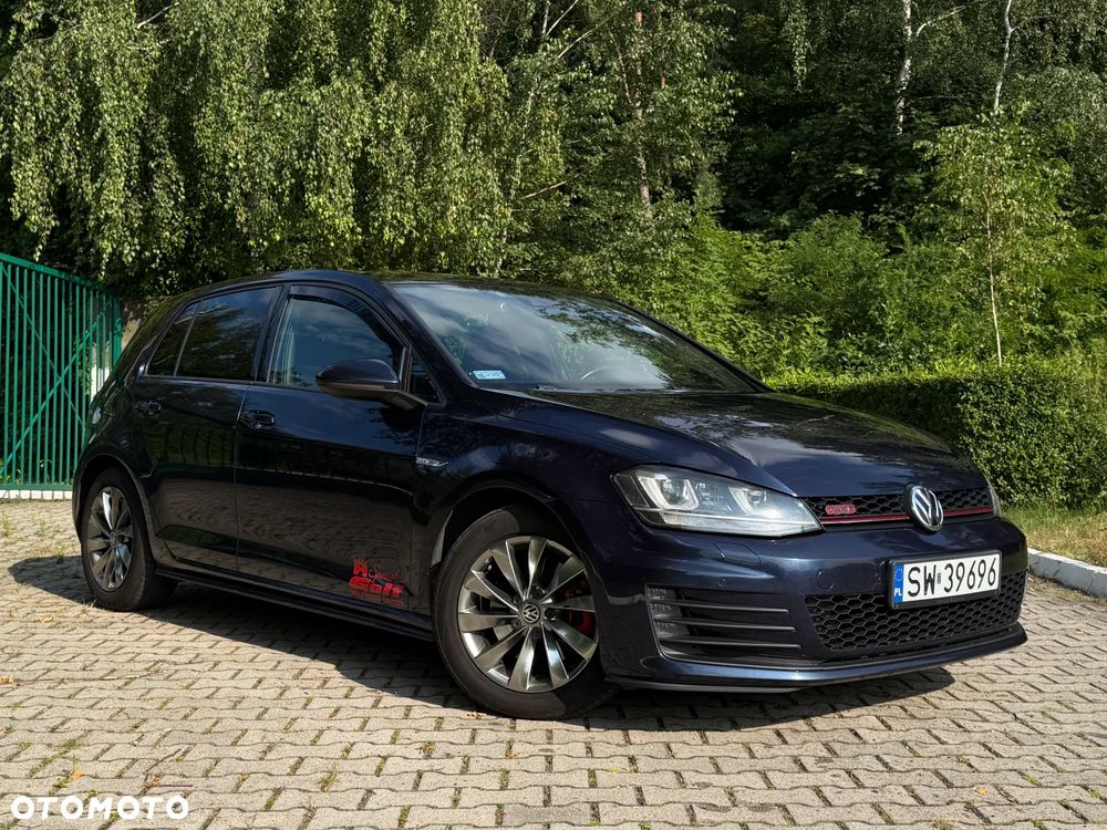 Volkswagen Golf - 1