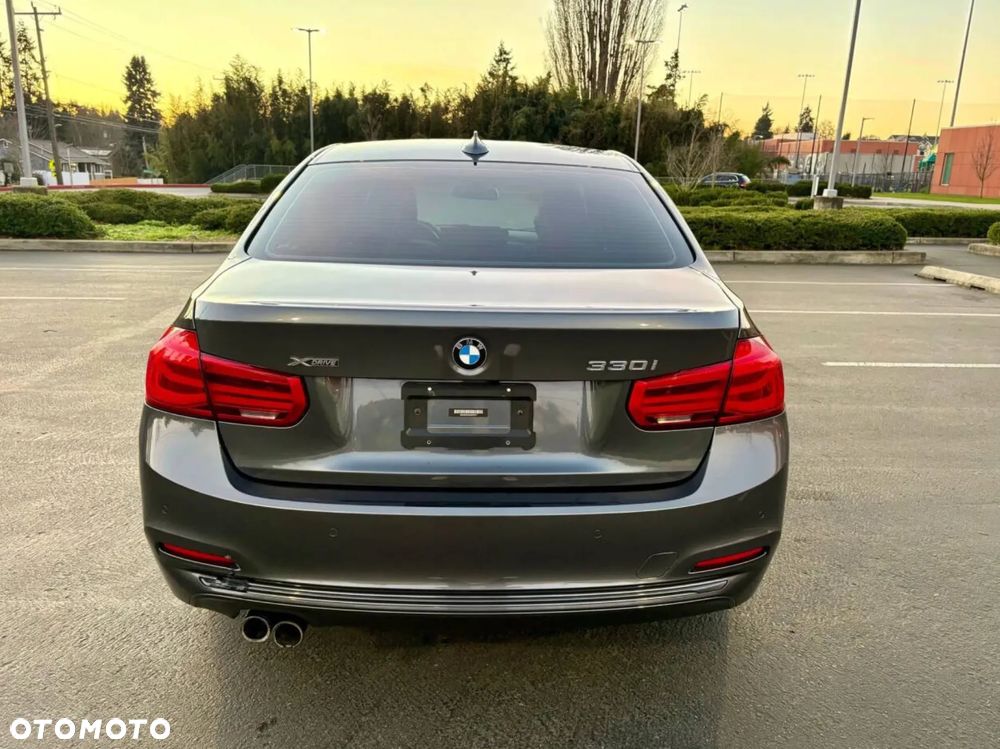 BMW Seria 3 330i xDrive - 15