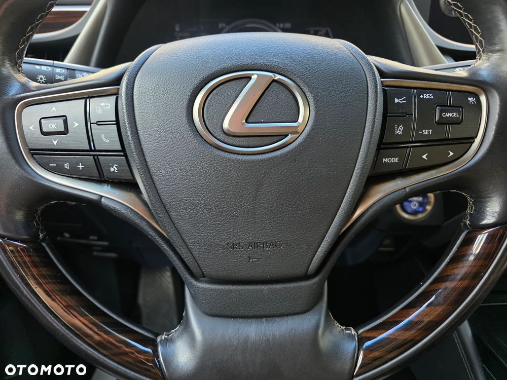 Lexus ES 300h Prestige - 21