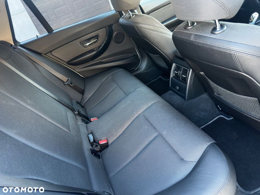 BMW Seria 3 320d Sport Line - 20