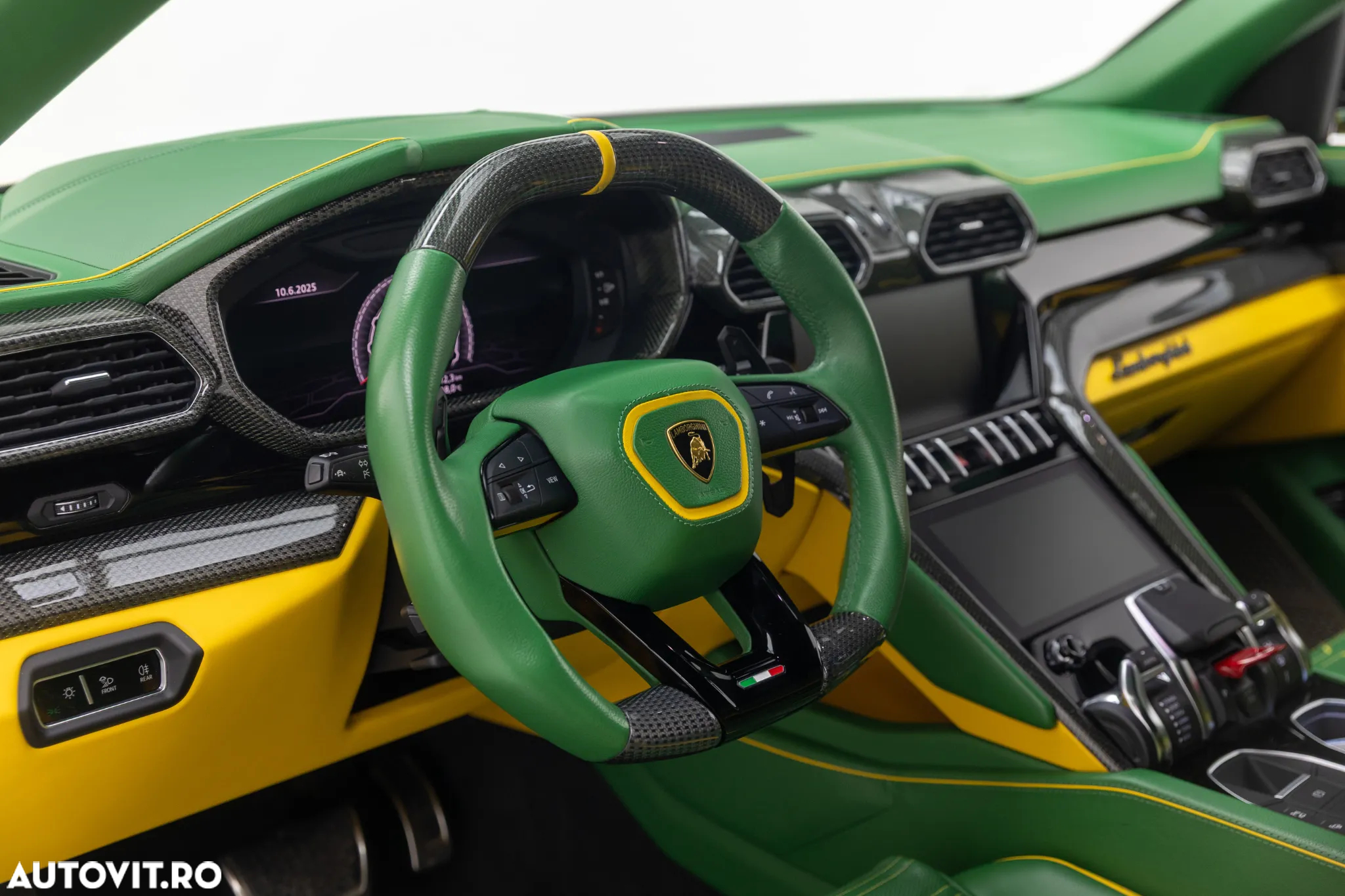 Lamborghini URUS - 18