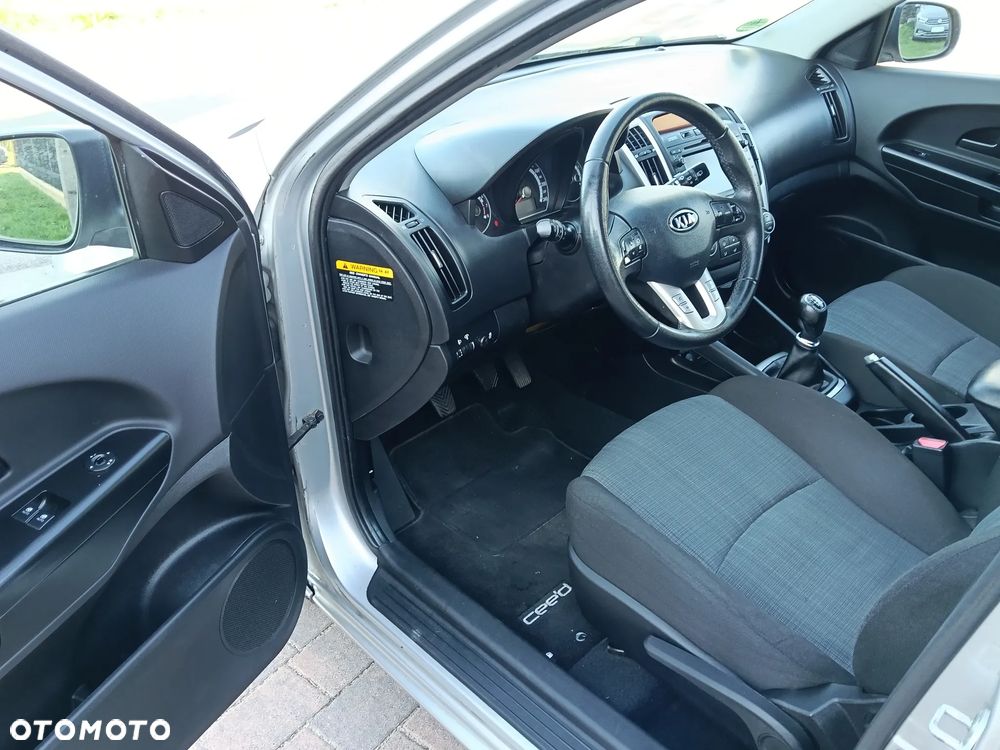 Kia Ceed 1.6 Comfort + - 11