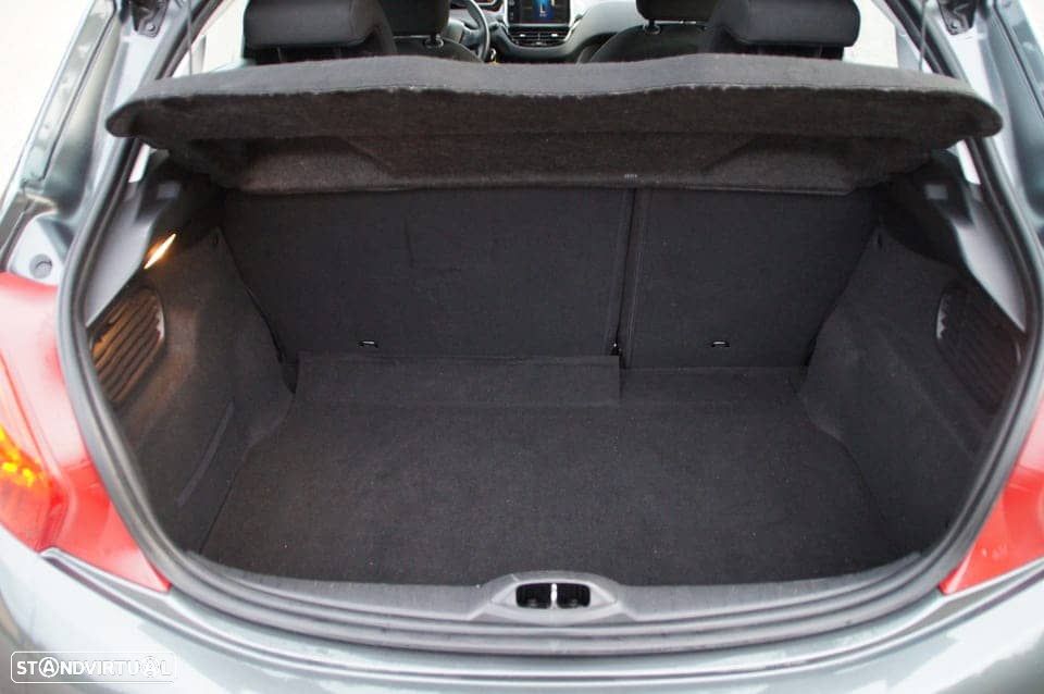 Peugeot 208 - 8