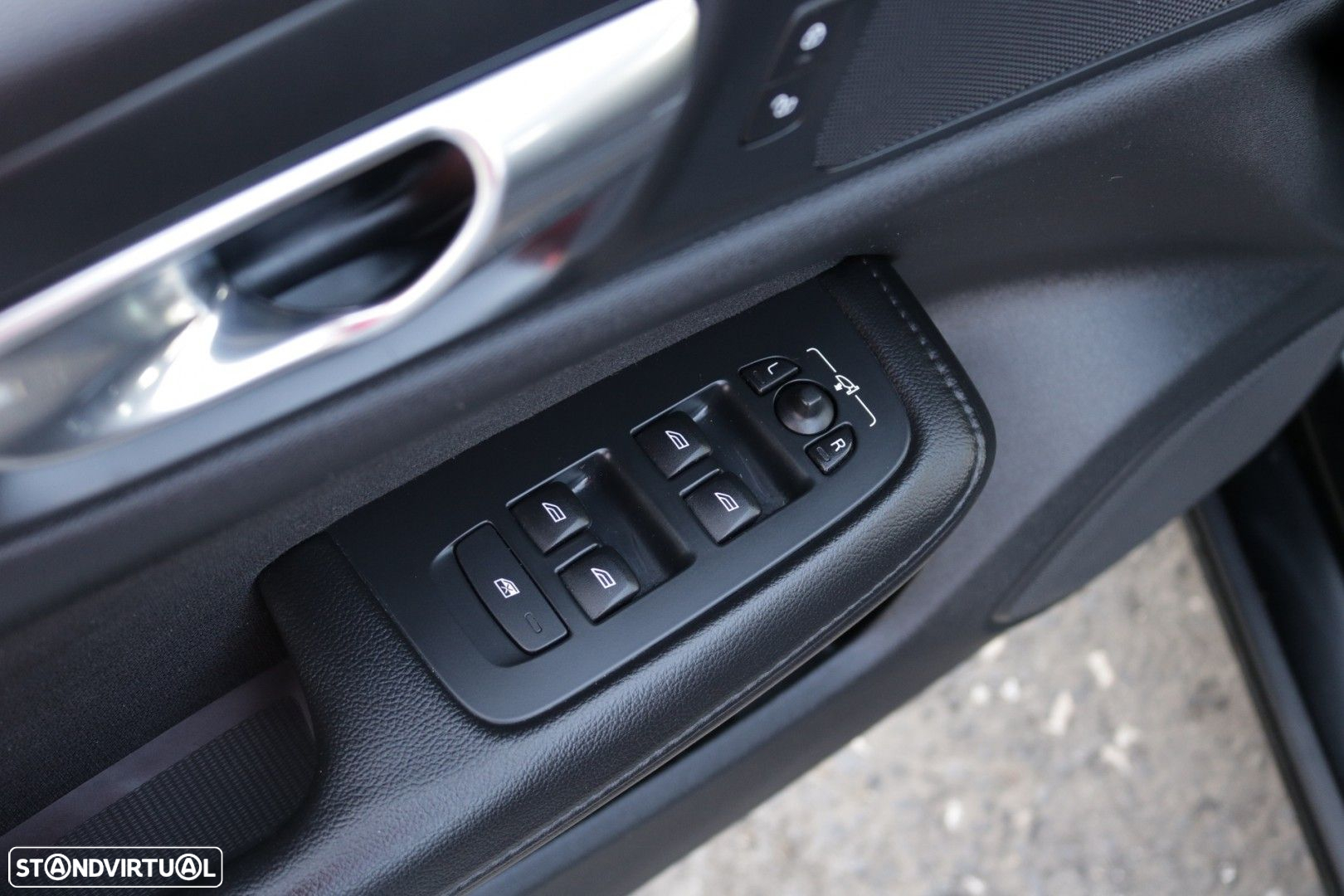 Volvo V60 2.0 D3 Momentum Core - 31