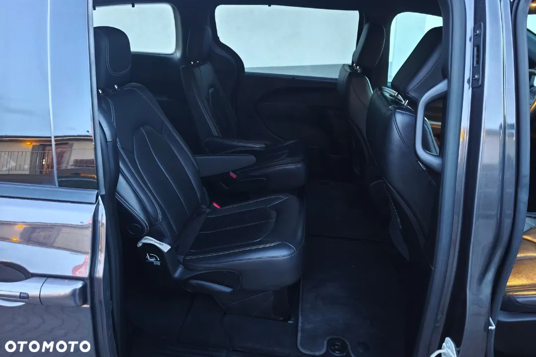 Chrysler Pacifica - 25