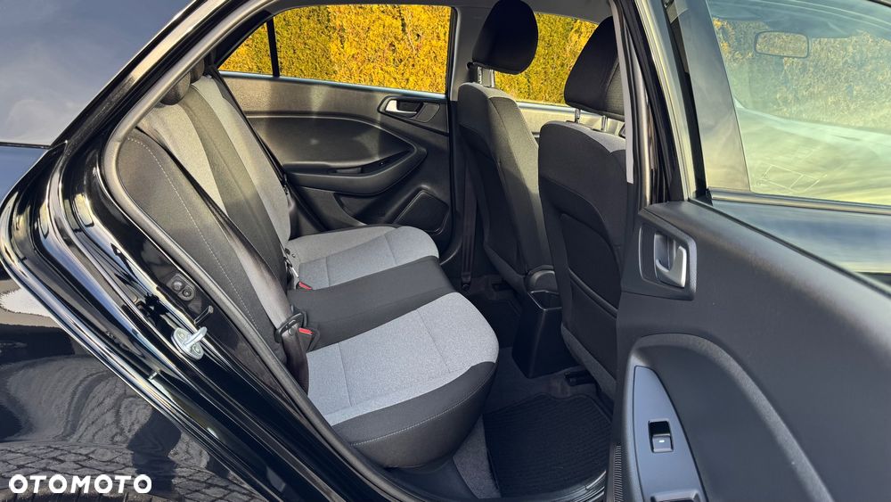 Hyundai i20 blue 1.2 Trend - 19