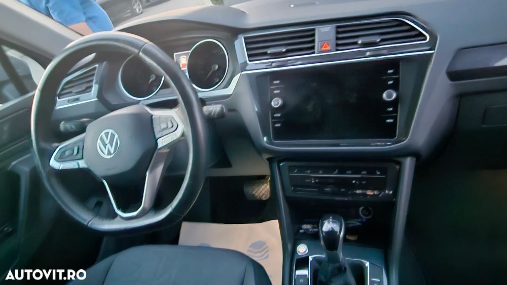 Volkswagen Tiguan - 12