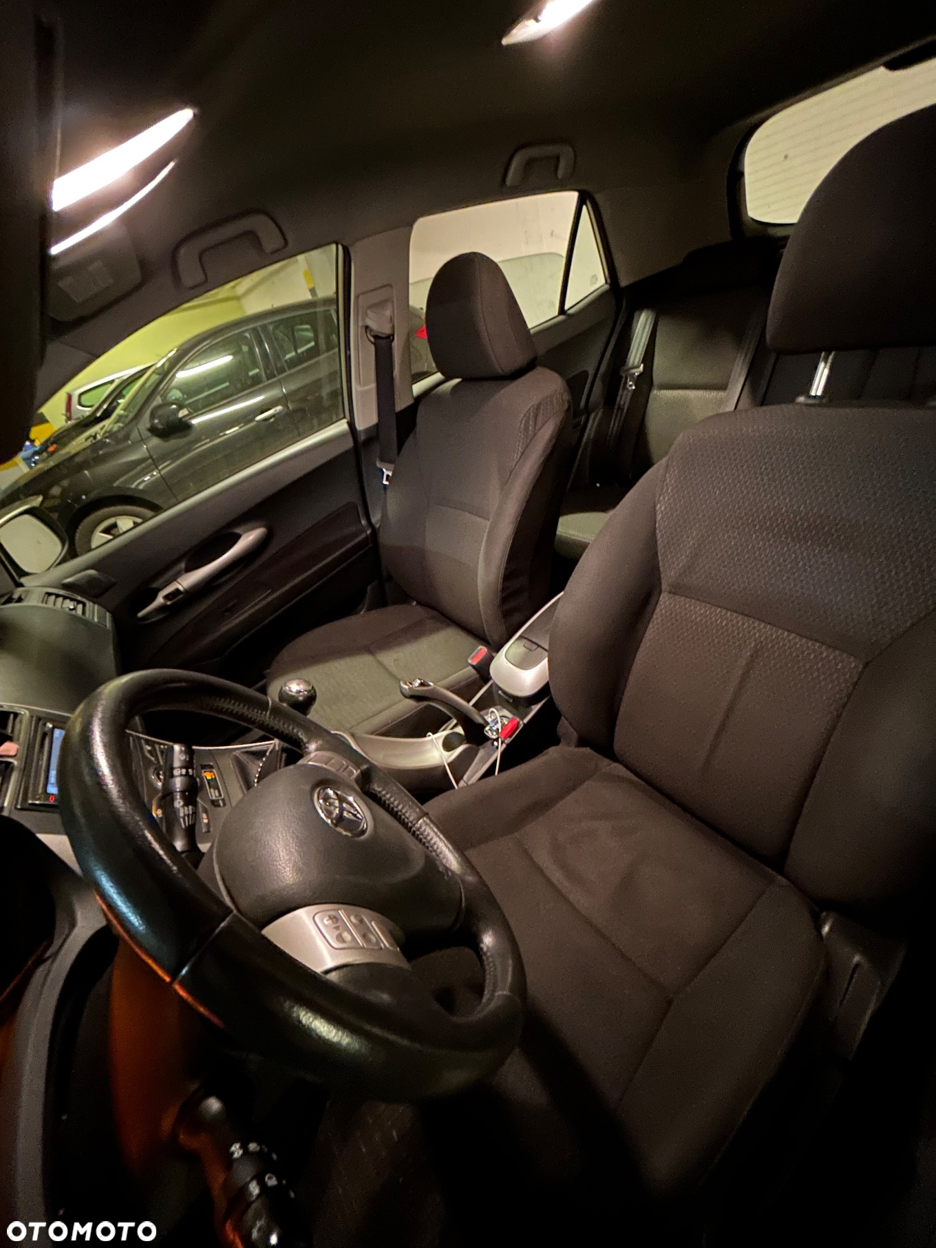 Toyota Auris 2.2 D-4D X + NAVI - 21