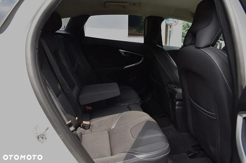 Volvo V40 T2 Geartronic Summum - 22