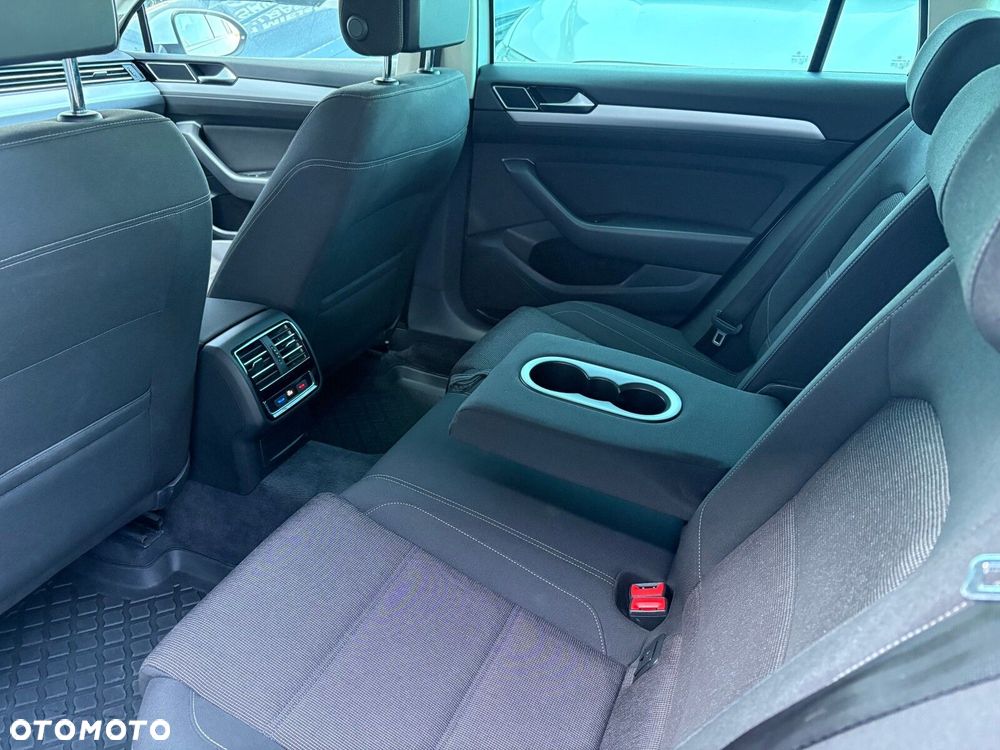 Volkswagen Passat - 14