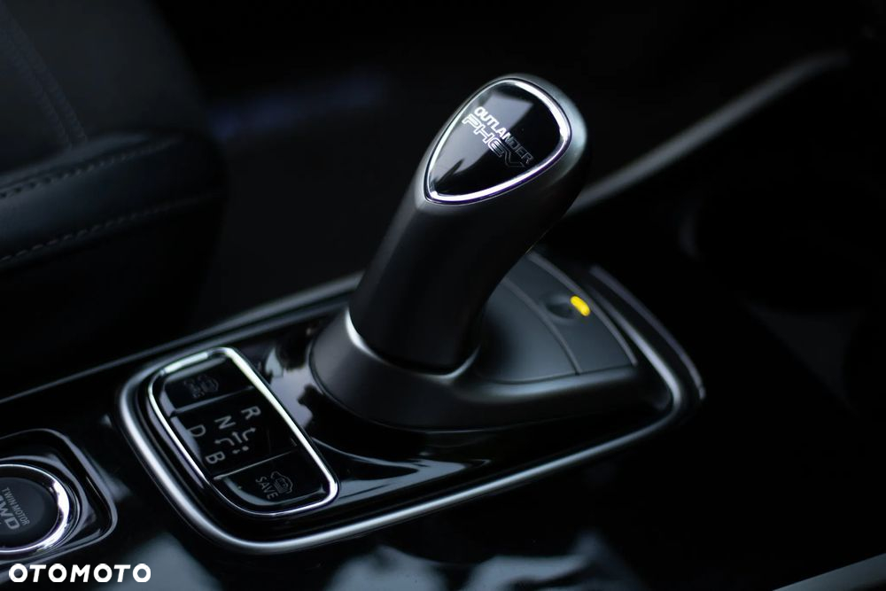 Mitsubishi Outlander - 10