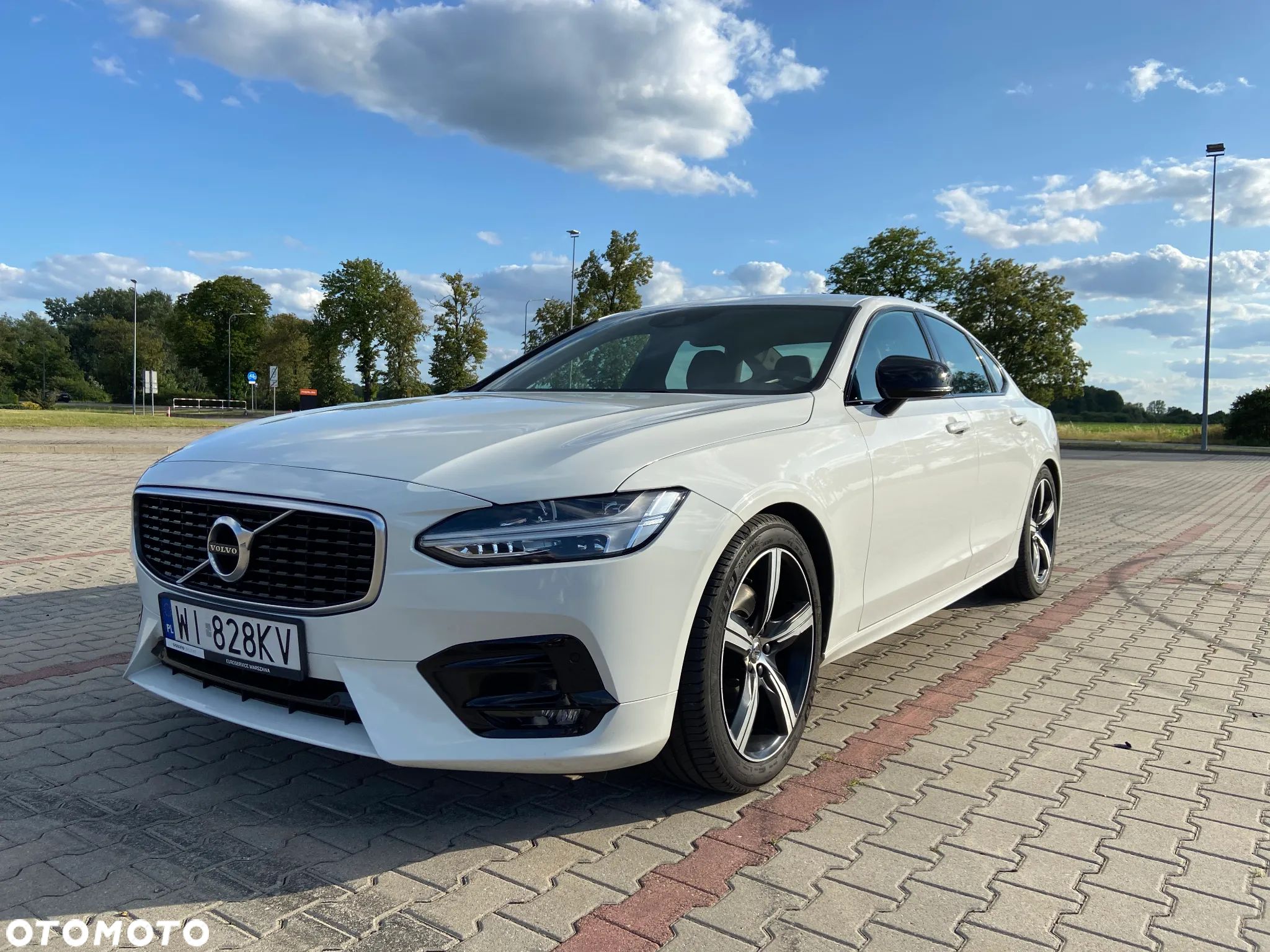 Volvo S90 D4 R-Design - 1