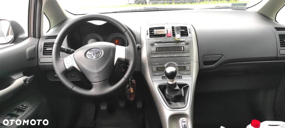 Toyota Auris 1.6 Sol - 4