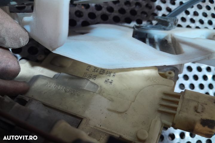 Broasca usa spate dreapta 3C4839016A 3C4839016A Volkswagen VW Passat - 4