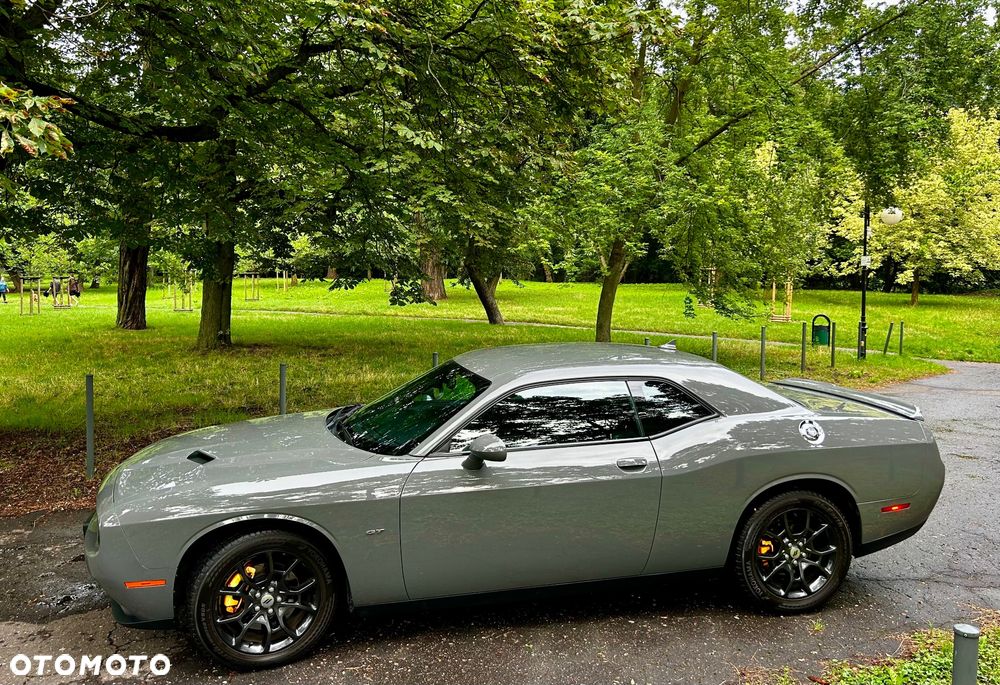 Dodge Challenger - 11