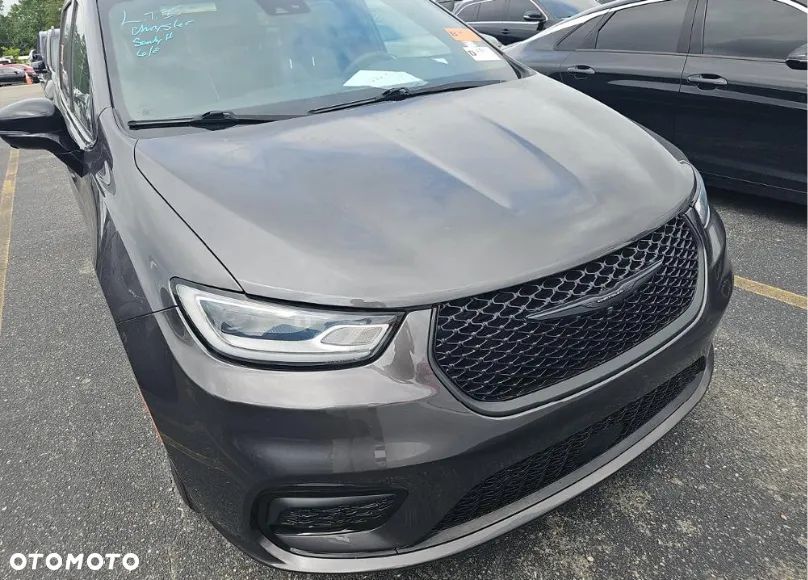 Chrysler Pacifica - 2