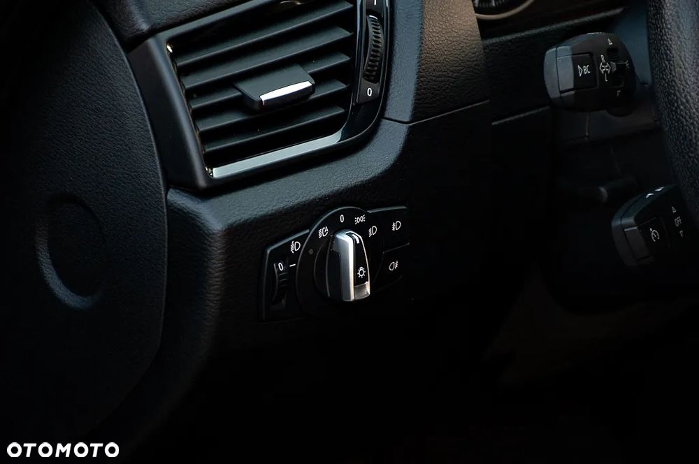 BMW X1 sDrive18i - 37