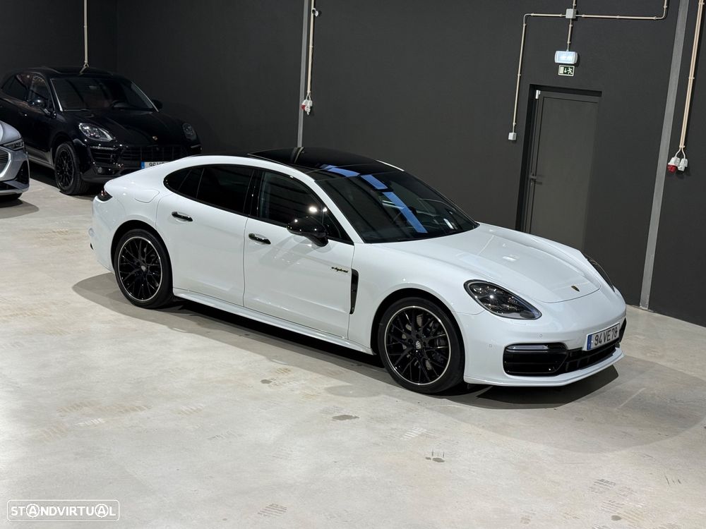 Porsche Panamera 4 E-Hybrid - 4