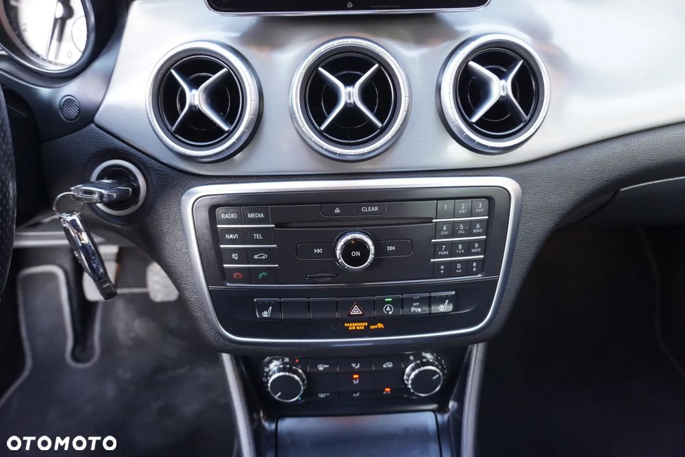 Mercedes-Benz CLA 200 Peak Edition - 22