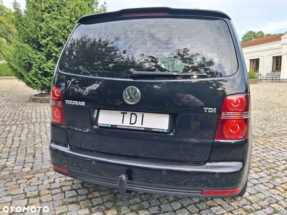 Volkswagen Touran - 11