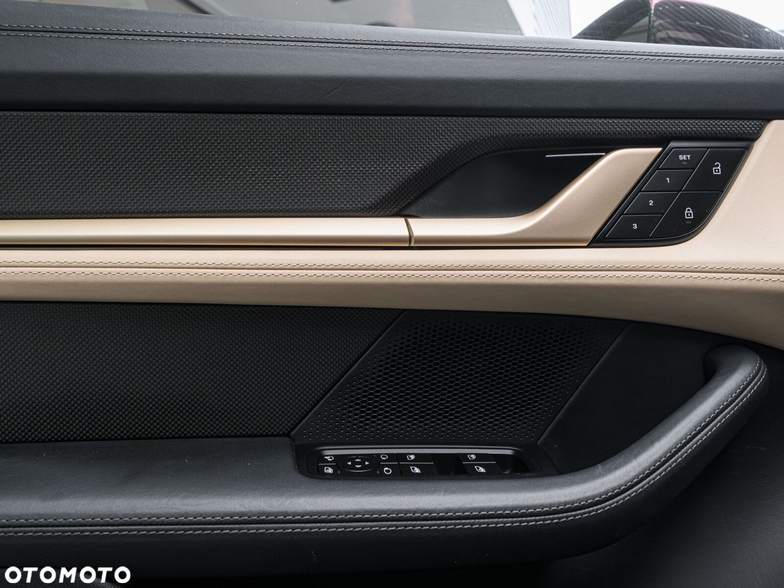 Porsche Taycan Turbo S Sport Turismo - 16