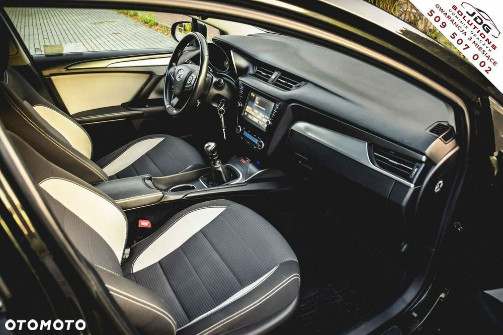 Toyota Avensis 2.0 D-4D Premium - 26
