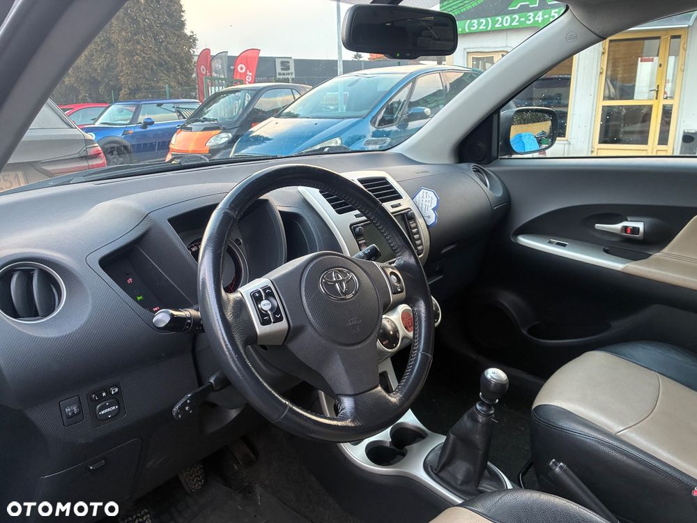 Toyota Urban Cruiser - 11