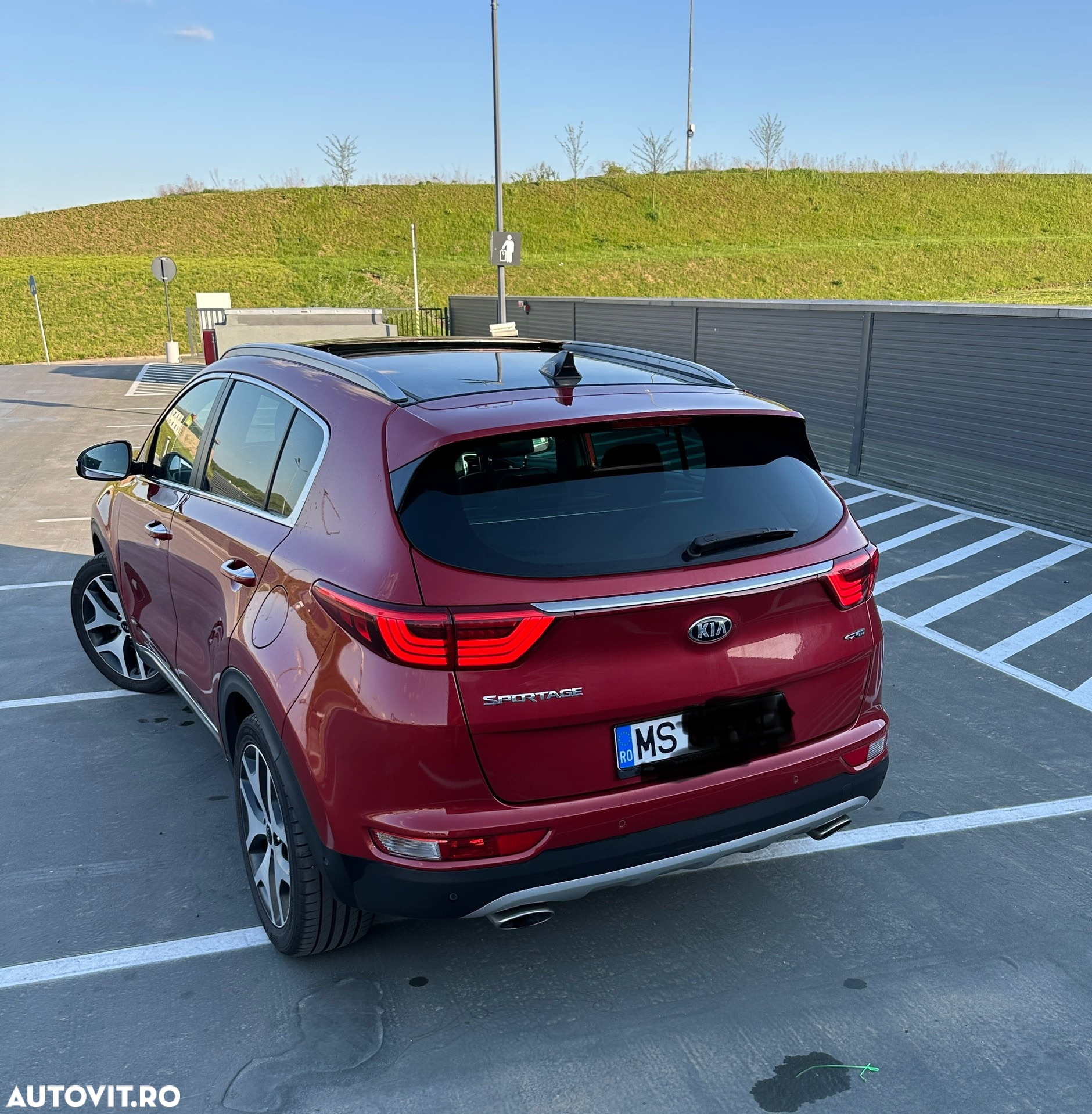 Kia Sportage 2,0 CRDI AWD Aut. GT Line - 4
