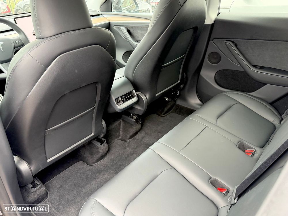 Tesla Model Y Performance Dual Motor AWD - 9