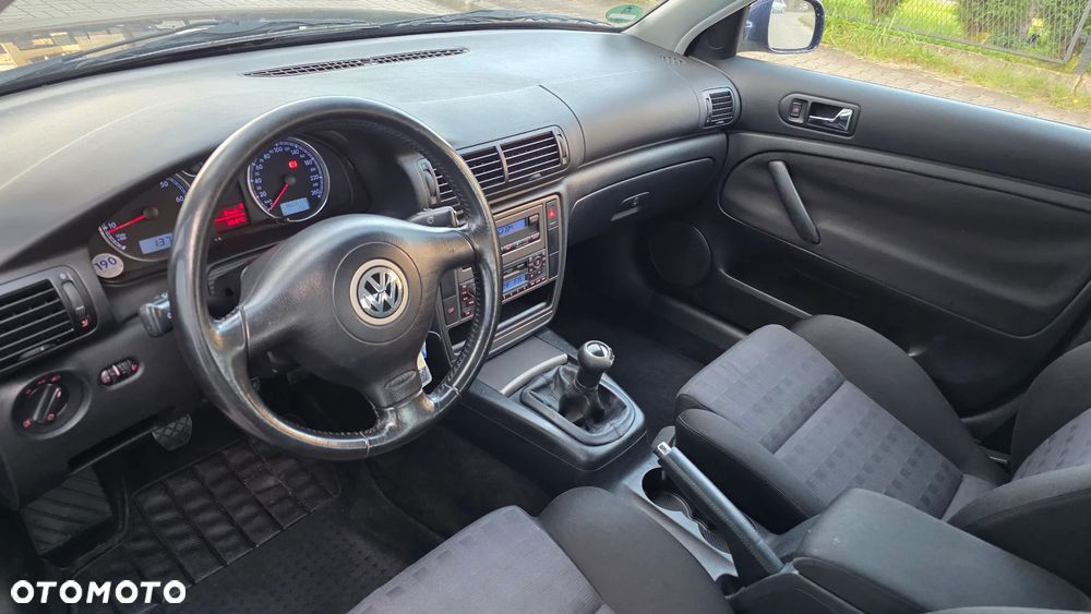 Volkswagen Passat 1.6 Comfortline - 10