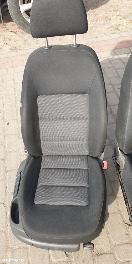 FOTEL PRZÓD PRAWY SKODA OCTAVIA II - 10