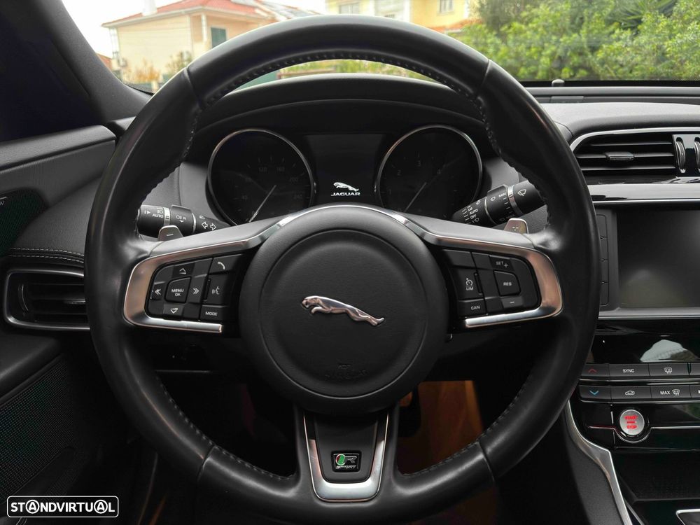 Jaguar XE 2.0 D R-Sport Aut. - 35