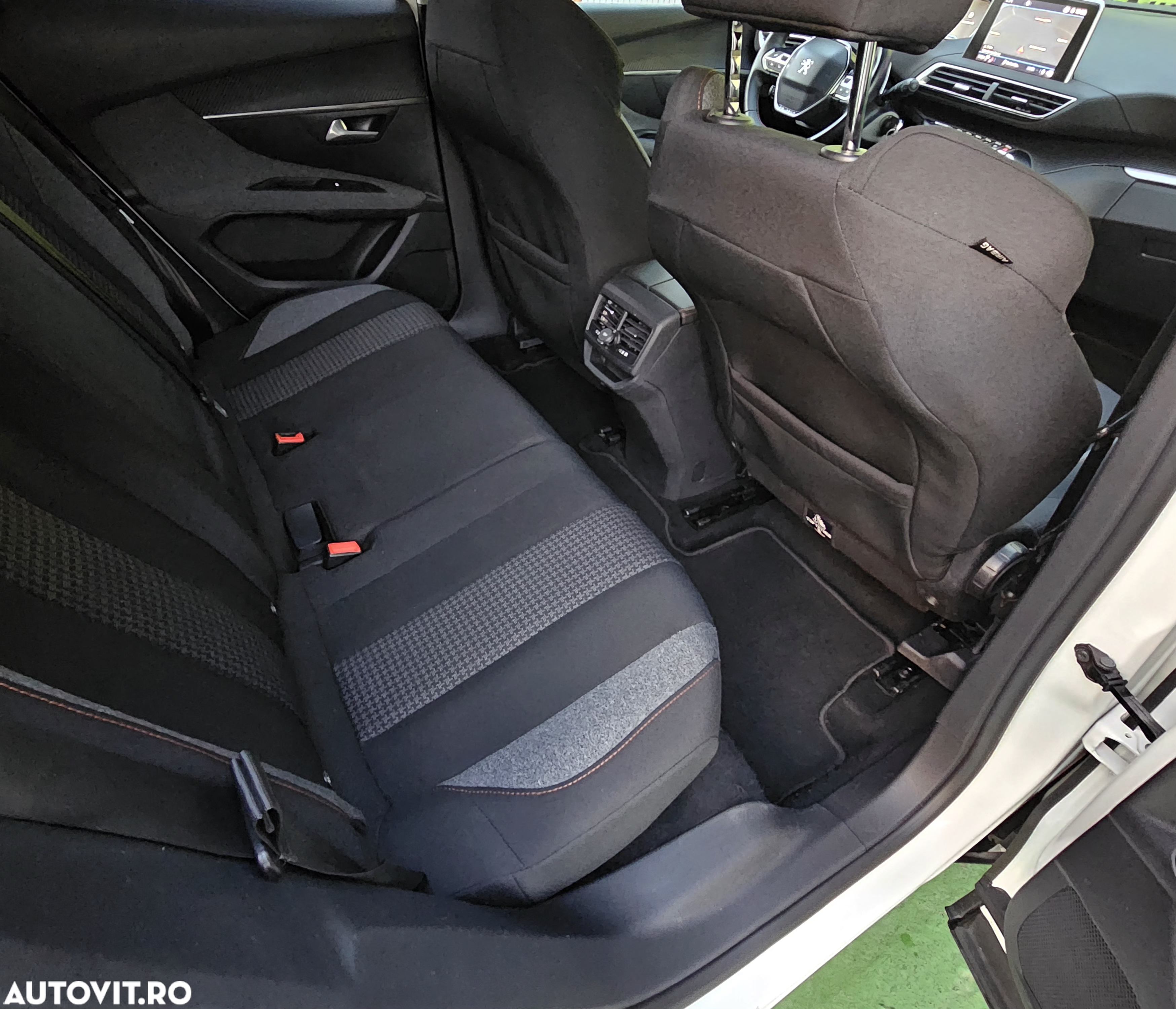 Peugeot 3008 1.2 PureTech Turbo S&S EAT6 Active - 16