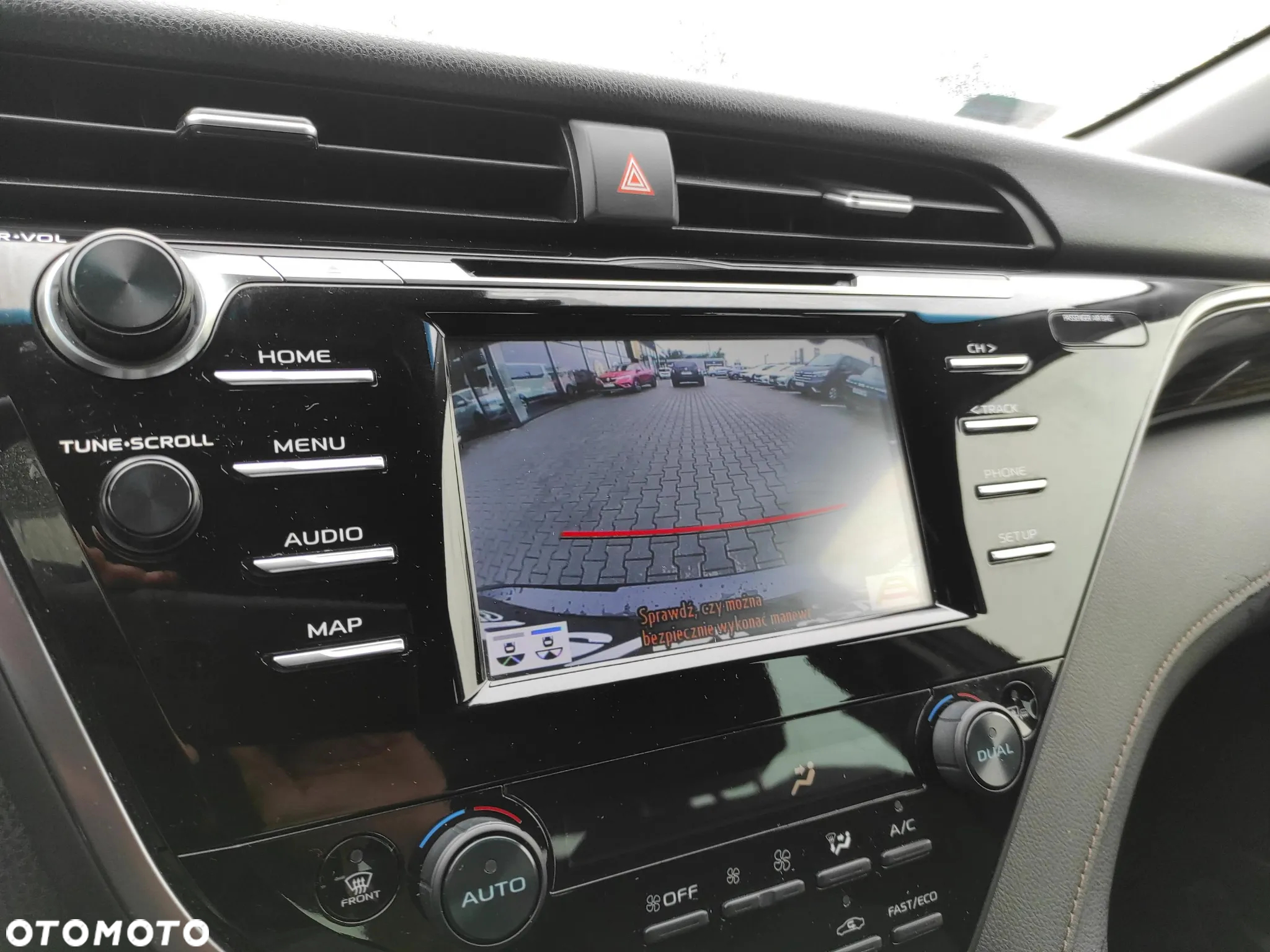 Toyota Camry 2.5 Hybrid Comfort CVT - 21