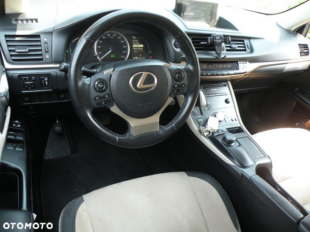 Lexus CT 200h Prestige - 2