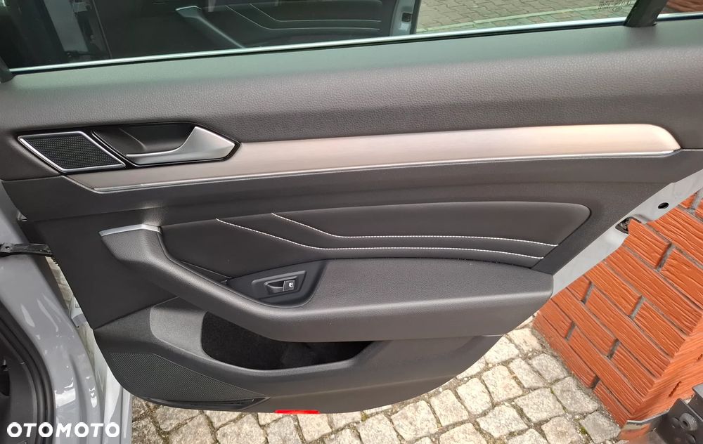 Volkswagen Passat Variant 1.5 TSI EVO Elegance DSG - 33