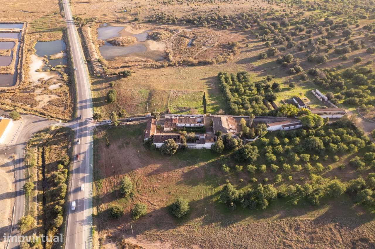 Oportunidade Única: Quinta Centenária para Recuperar em Localização Pr - Grande imagem: 2/15