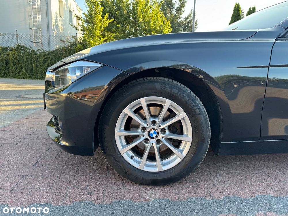 BMW Seria 3 318d Blue Performance - 12